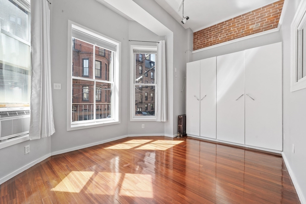1 bed, 1 bath apartment for rent at 169 Beacon Unit 1, Back Bay — photo 7 of 11