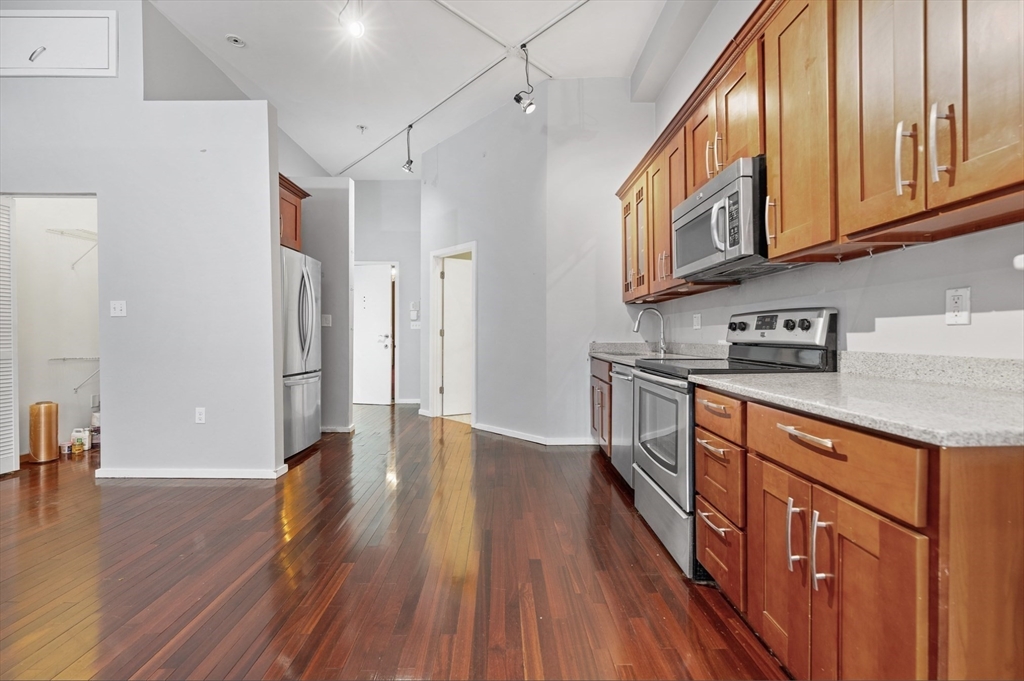 1 bed, 1 bath apartment for rent at 169 Beacon Unit 1, Back Bay — photo 2 of 11