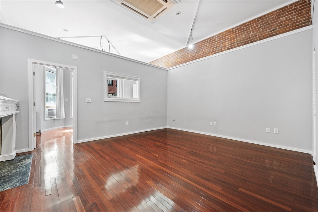 1 bed, 1 bath apartment for rent at 169 Beacon Unit 1, Back Bay — photo 5 of 11