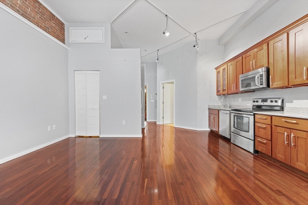 1 bed, 1 bath apartment for rent at 169 Beacon Unit 1, Back Bay — photo 3 of 11
