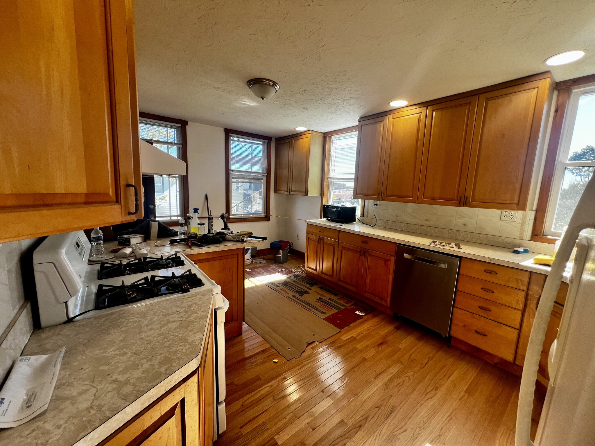 4 bed, 1 bath apartment for rent at 169 Campbell Ave Unit 1, Revere Beach — photo 5 of 11