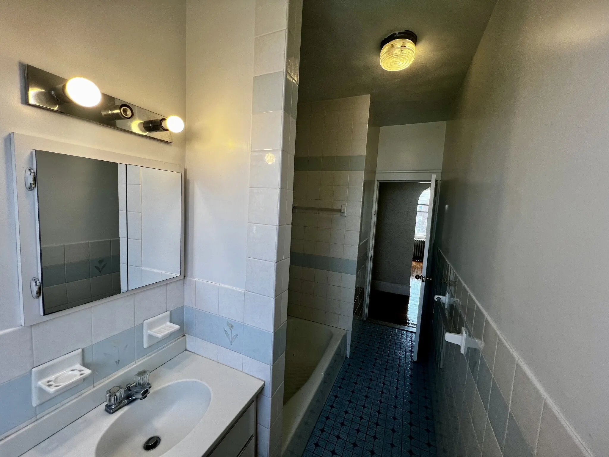 4 bed, 1 bath apartment for rent at 169 Campbell Ave Unit 3, Revere — photo 8 of 12