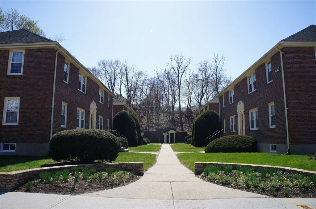 1 bed, 1 bath apartment for rent at 169 Everett St Unit 1, Quincy — photo 11 of 12