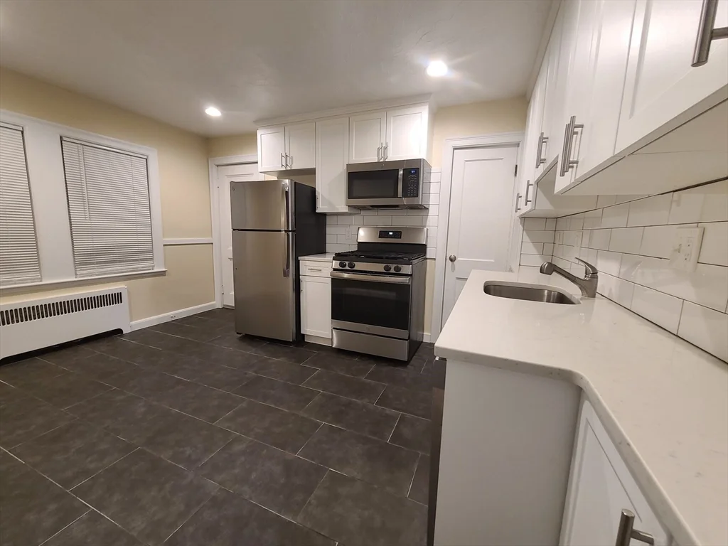 1 bed, 1 bath apartment for rent at 169 Everett St Unit 1, Quincy — photo 2 of 12