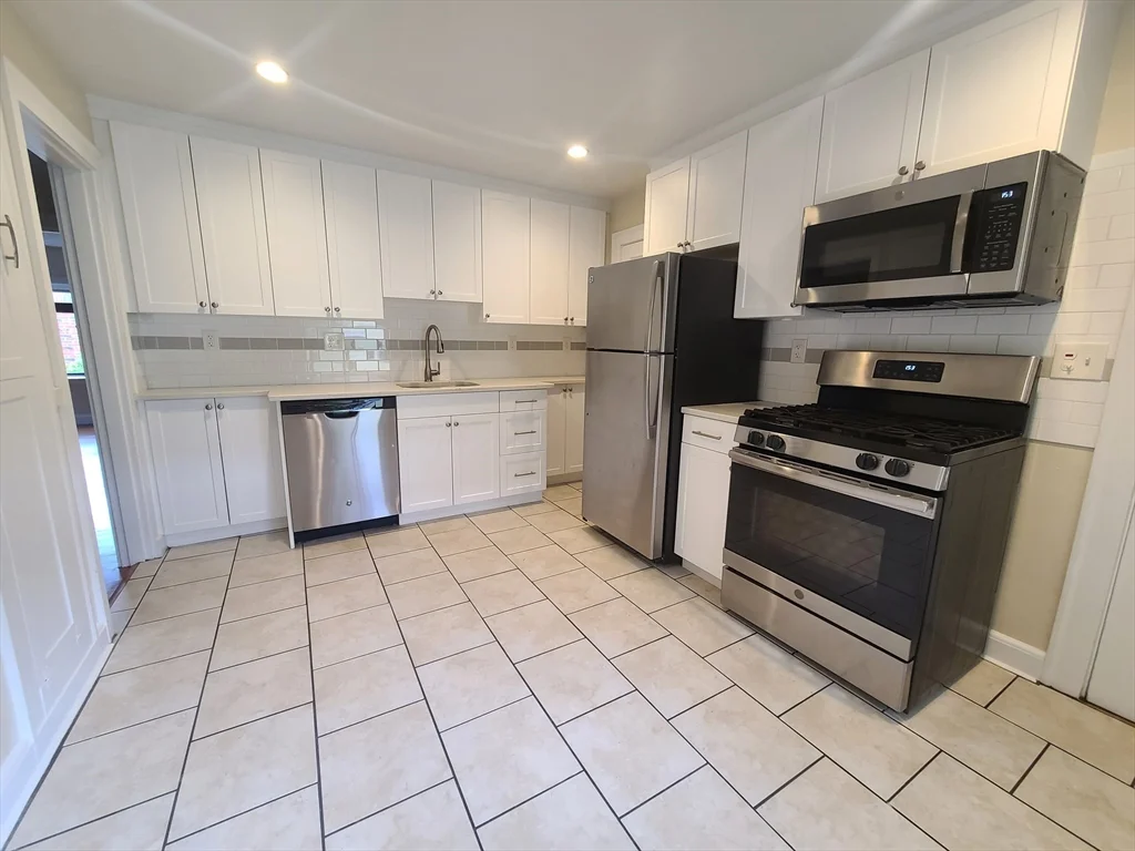 1 bed, 1 bath apartment for rent at 169 Everett St Unit 2, Quincy — photo 1 of 7