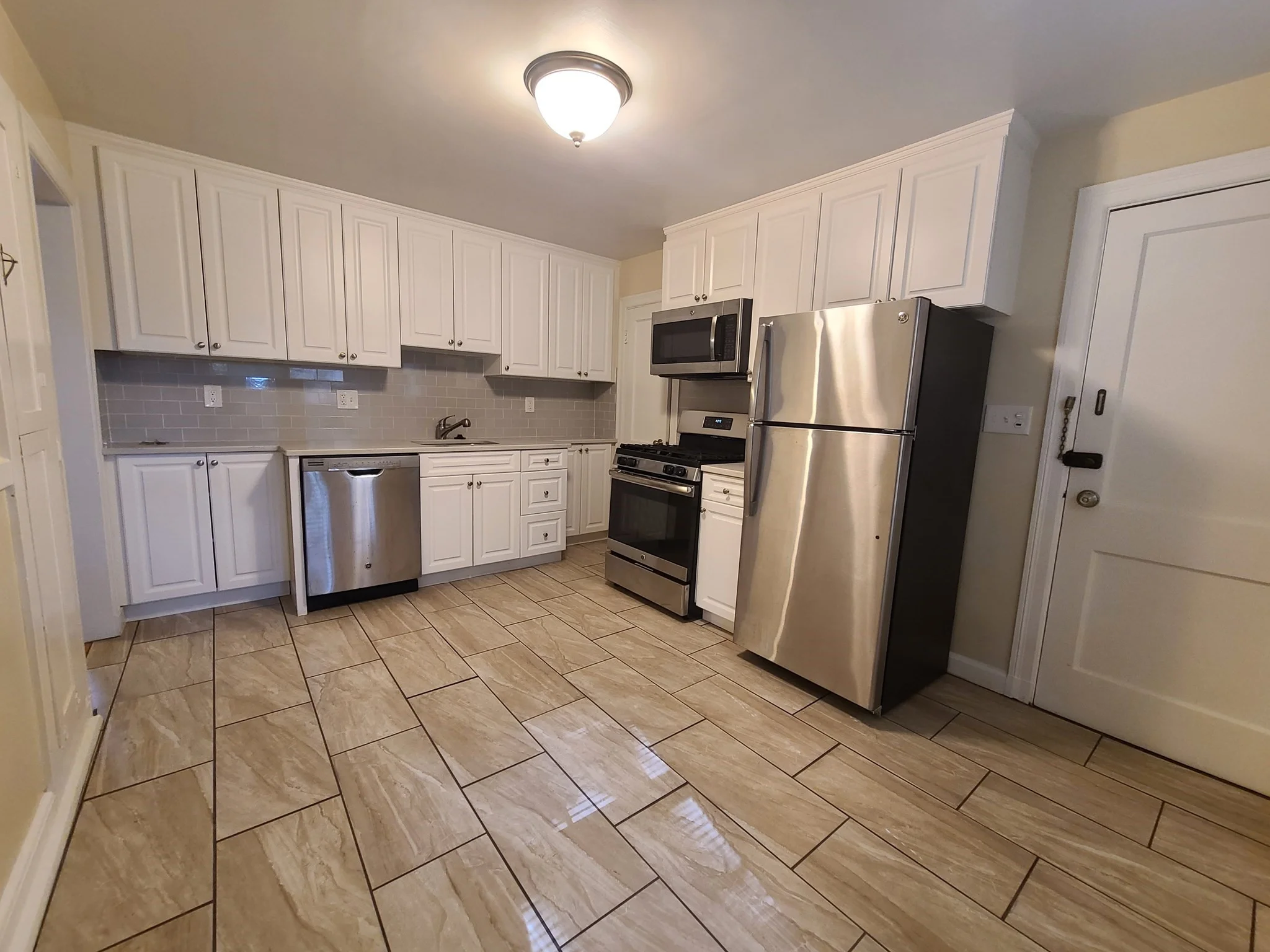 1 bed, 1 bath apartment for rent at 169 Everett St Unit 4, Quincy — photo 2 of 11