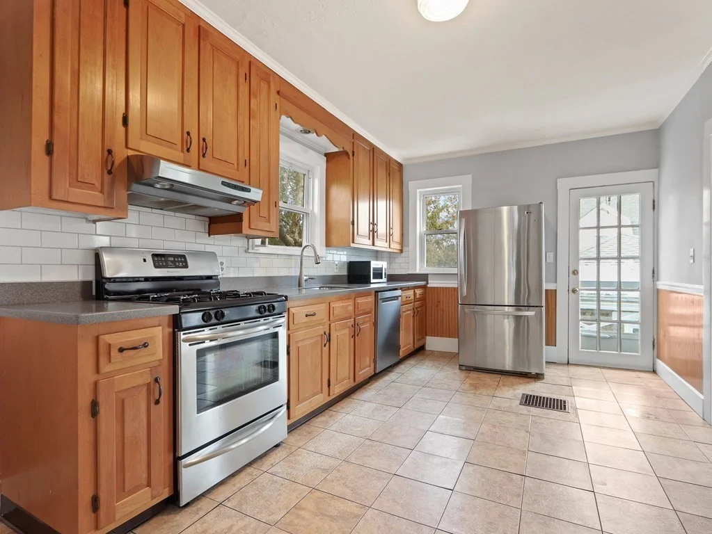 3 bed, 1 bath apartment for rent at 169 George St, Tufts University — photo 5 of 22