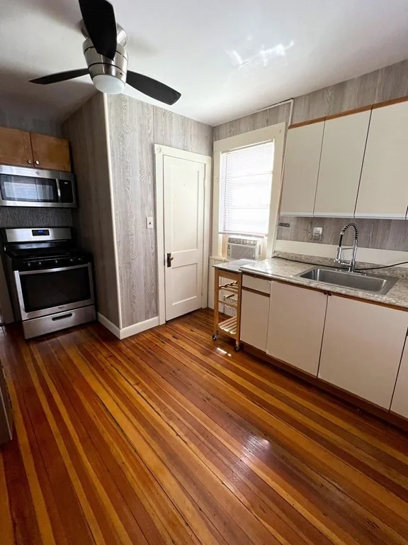 1 bed, 1 bath apartment for rent at 169 H St Unit 3, South Boston