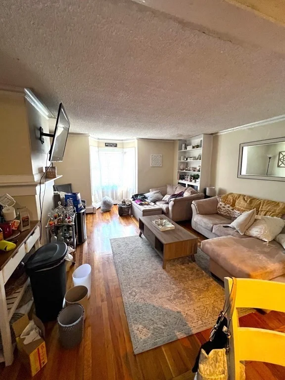 1 bed, 1 bath apartment for rent at 169 H Unit 2, South Boston