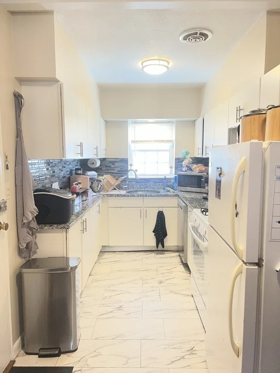 2 bed, 1 bath apartment for rent at 169 Lake Shore Unit 2, Brighton — photo 3 of 10