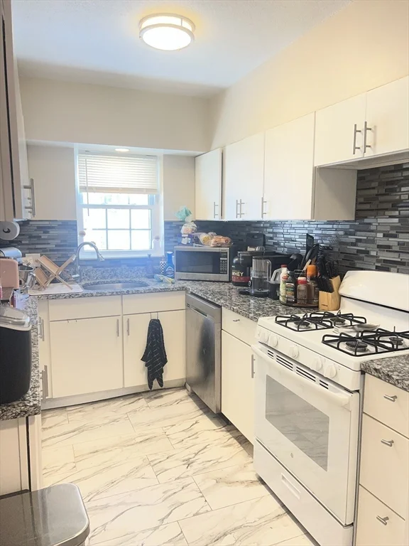 2 bed, 1 bath apartment for rent at 169 Lake Shore Unit 2, Brighton — photo 2 of 10