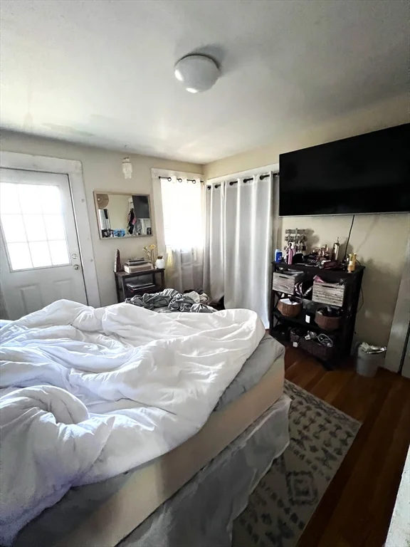 3 bed, 1 bath apartment for rent at 169 W 7th Unit 2, South Boston — photo 8 of 10