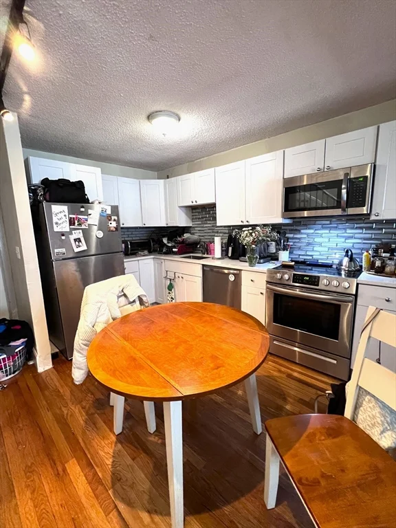 3 bed, 1 bath apartment for rent at 169 W 7th Unit 2, South Boston — photo 9 of 10
