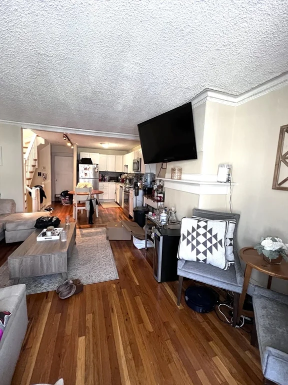 3 bed, 1 bath apartment for rent at 169 W 7th Unit 2, South Boston — photo 2 of 10