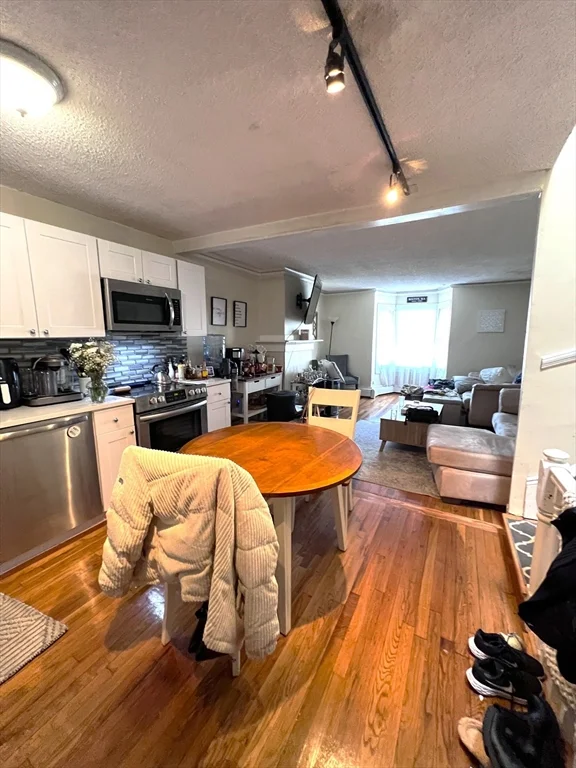3 bed, 1 bath apartment for rent at 169 W 7th Unit 2, South Boston — photo 10 of 10