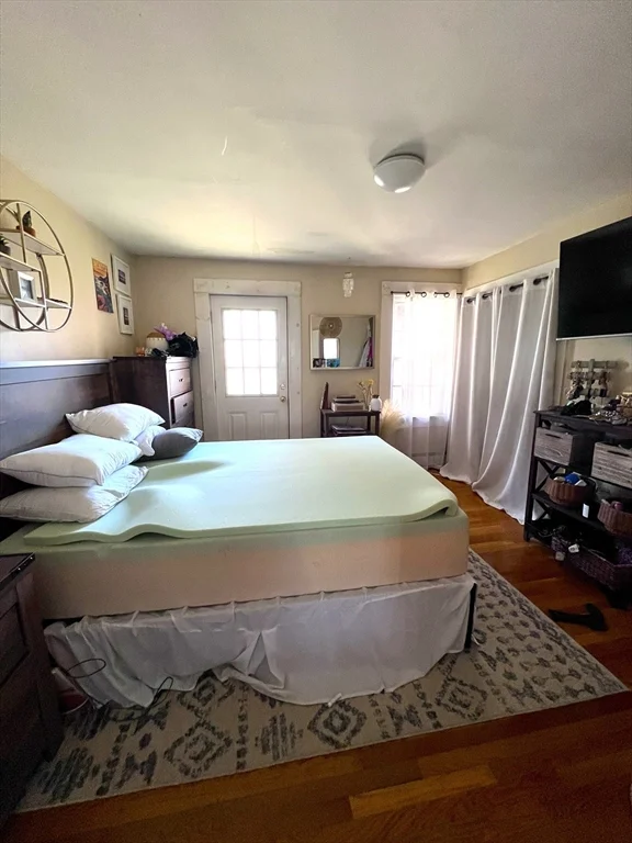 3 bed, 1 bath apartment for rent at 169 W 7th Unit 2, South Boston — photo 1 of 10