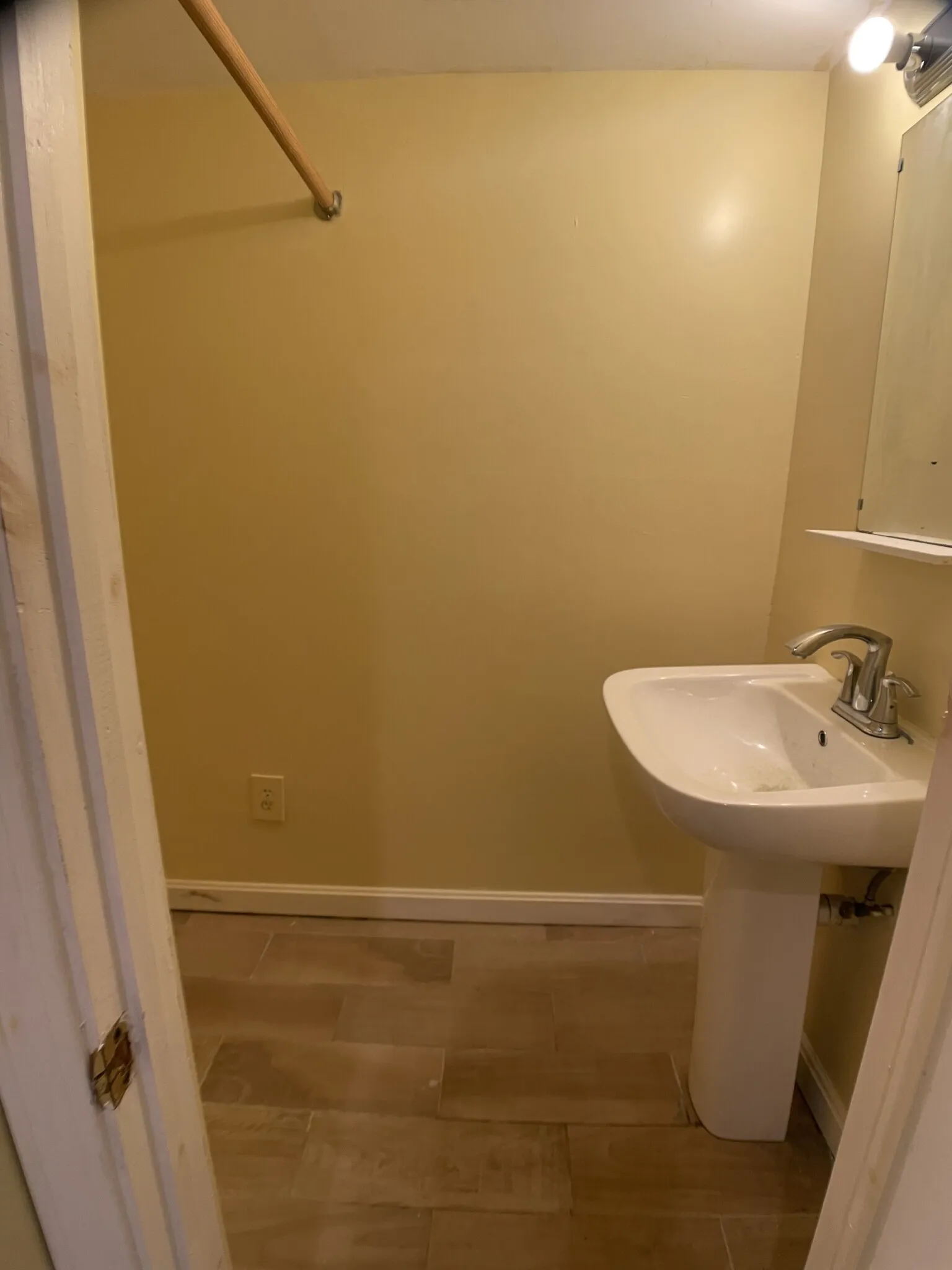 2 bed, 1 bath apartment for rent at 169 Windsor St Unit 3, The Port — photo 8 of 17