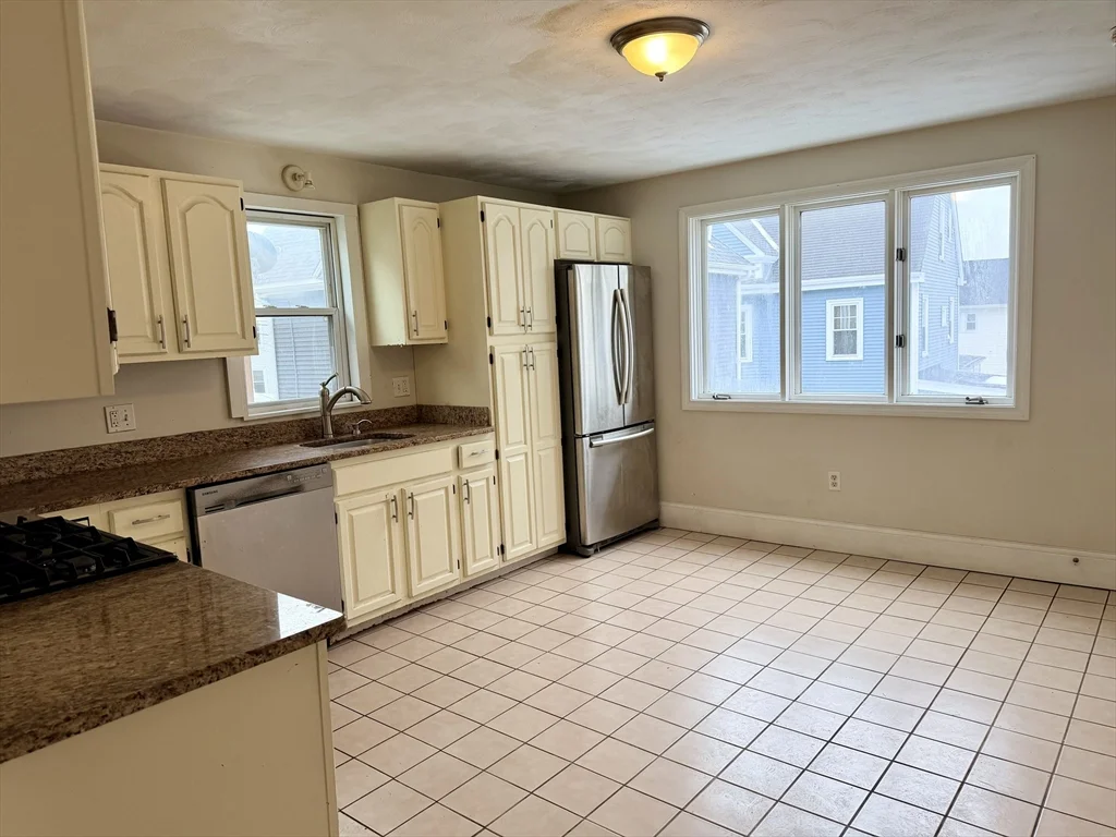 3 bed, 2 bath apartment for rent at 169 Winthrop Ave Unit 2, Revere — photo 8 of 17