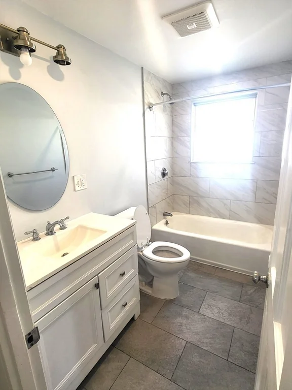 3 bed, 1 bath apartment for rent at 169 Wood Ave Unit 2, Hyde Park — photo 4 of 7