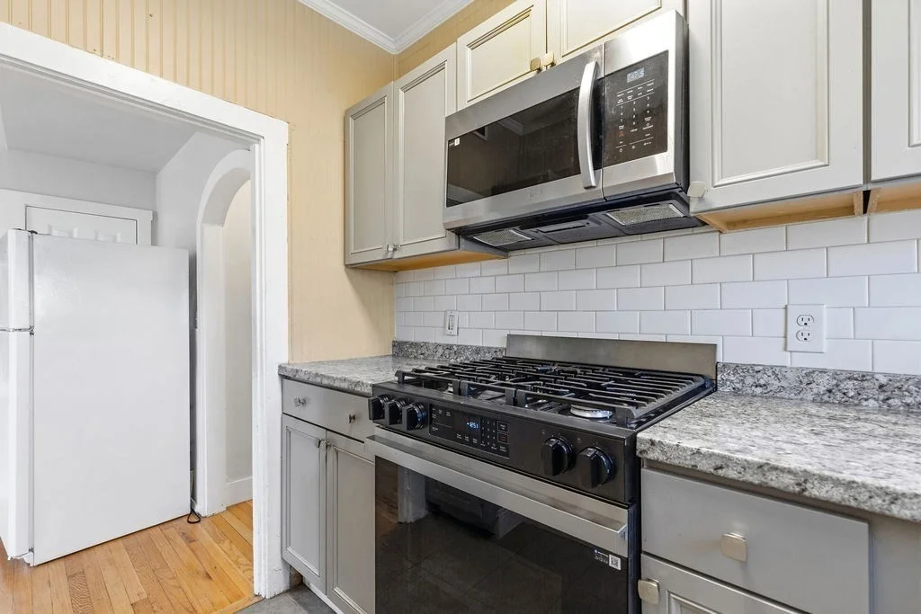 3 bed, 1 bath apartment for rent at 1690 N Main St Unit 3, Fall River — photo 3 of 18