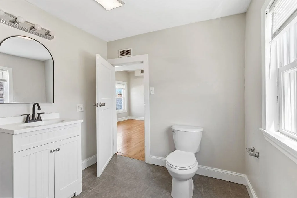 3 bed, 1 bath apartment for rent at 1690 N Main St Unit 3, Fall River — photo 5 of 18