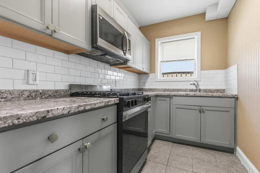 3 bed, 1 bath apartment for rent at 1690 N Main St Unit 3, Fall River — photo 2 of 18