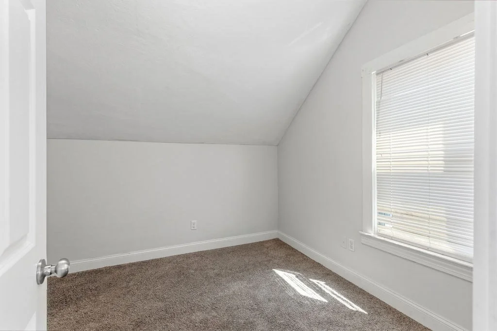 3 bed, 1 bath apartment for rent at 1690 N Main St Unit 3, Fall River — photo 16 of 18
