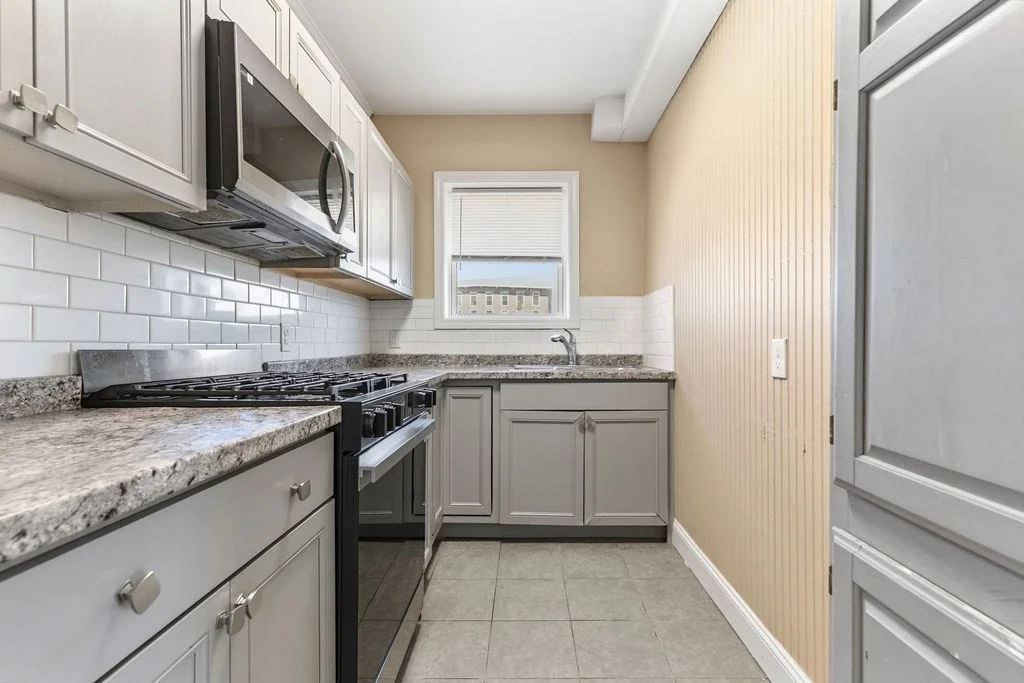 3 bed, 1 bath apartment for rent at 1690 N Main St Unit 3, Fall River — photo 4 of 18