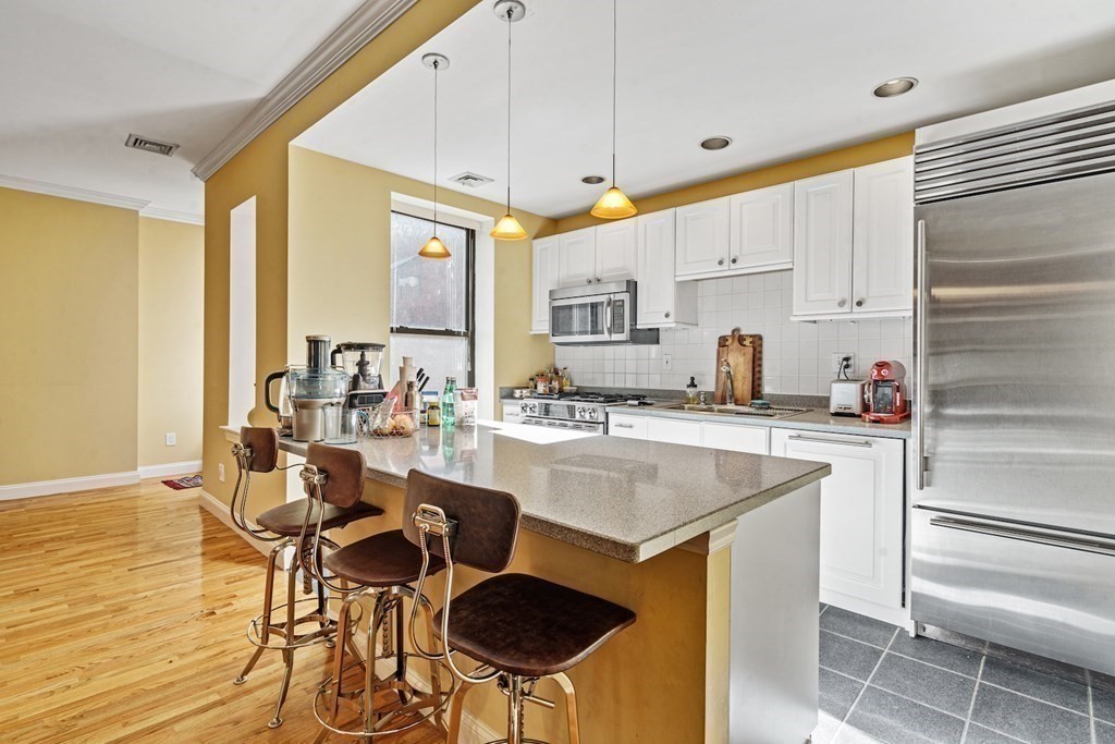 2 bed, 2 bath apartment for rent at 1690 Washington St Unit 3, South End — photo 2 of 20