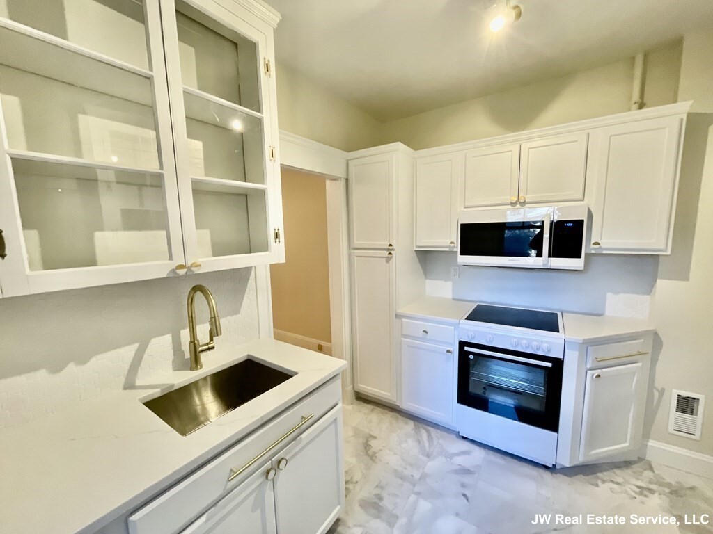 Studio bed, 1 bath apartment for rent at 1697 Cambridge St Unit 19, Mid Cambridge