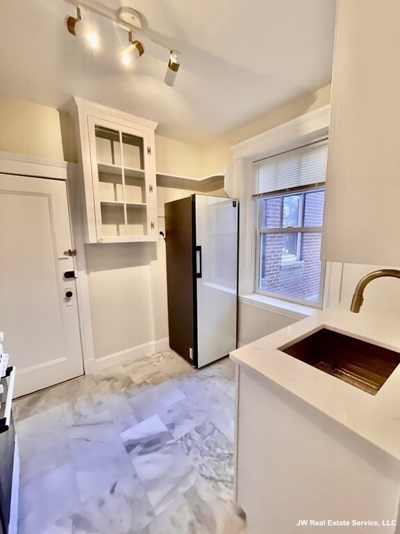 Studio bed, 1 bath apartment for rent at 1697 Cambridge St Unit 19, Mid Cambridge — photo 5 of 7