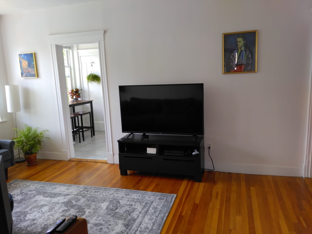 1 bed, 1 bath apartment for rent at 1697 Cambridge Unit 12, Cambridge — photo 4 of 8