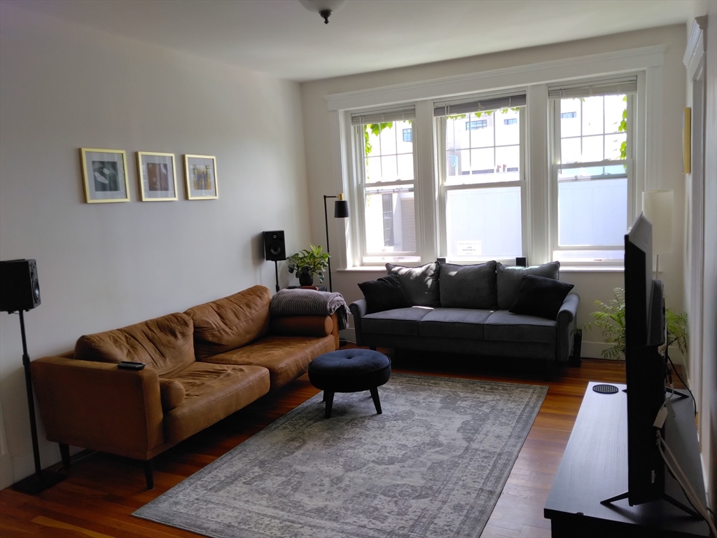 1 bed, 1 bath apartment for rent at 1697 Cambridge Unit 12, Cambridge — photo 2 of 8