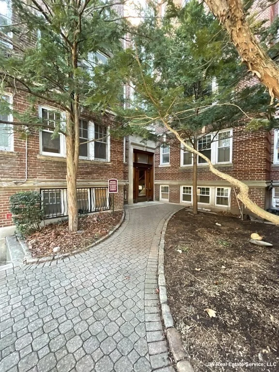 Studio bed, 1 bath apartment for rent at 1699 Cambridge St Unit 19, Mid Cambridge — photo 7 of 10