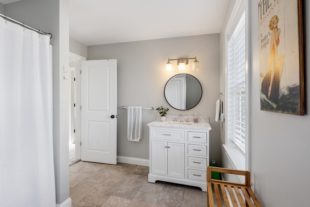 2 bed, 1 bath apartment for rent at 16R Gannett Rd Summer Wkly Rental, Minot — photo 13 of 20