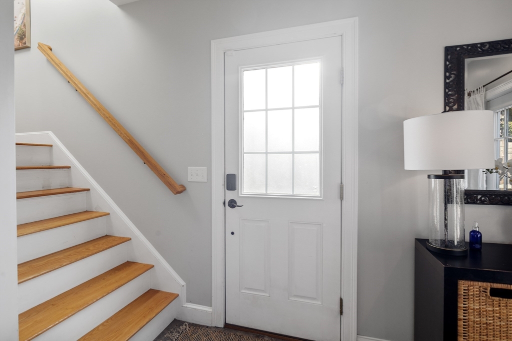 2 bed, 1 bath apartment for rent at 16R Gannett Rd Summer Wkly Rental, Minot — photo 4 of 20