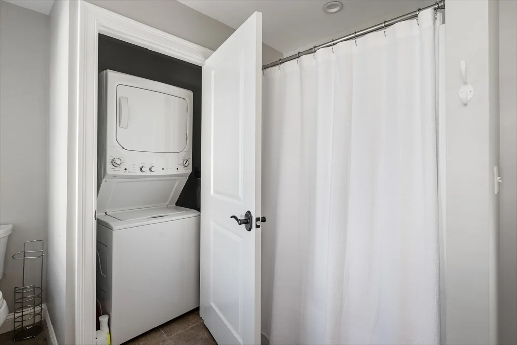 2 bed, 1 bath apartment for rent at 16R Gannett Rd   Winter Rental, Minot — photo 14 of 21