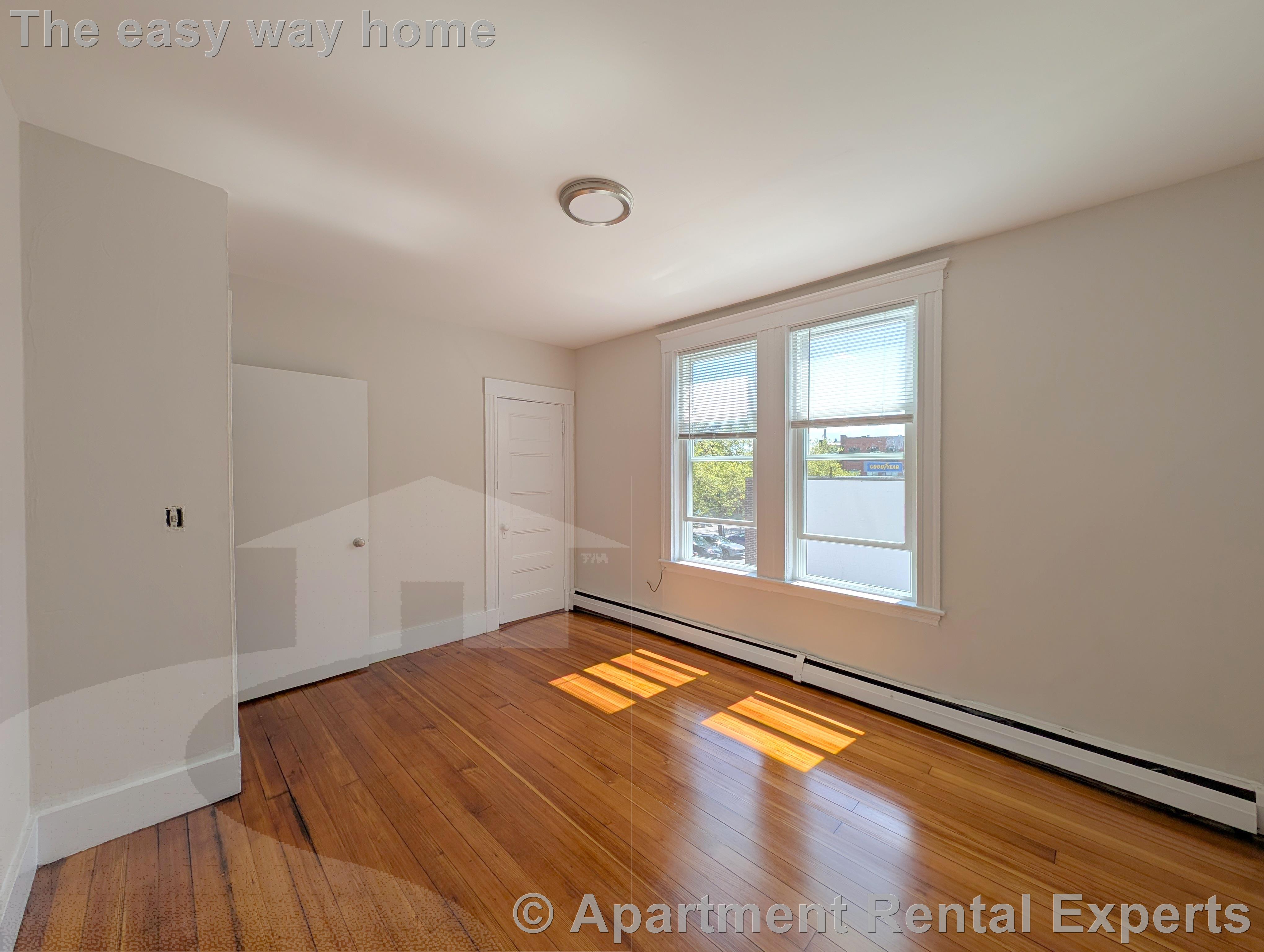 1 bed, 1 bath apartment for rent at 16R Warren Ave Unit 3, Union Square — photo 4 of 7