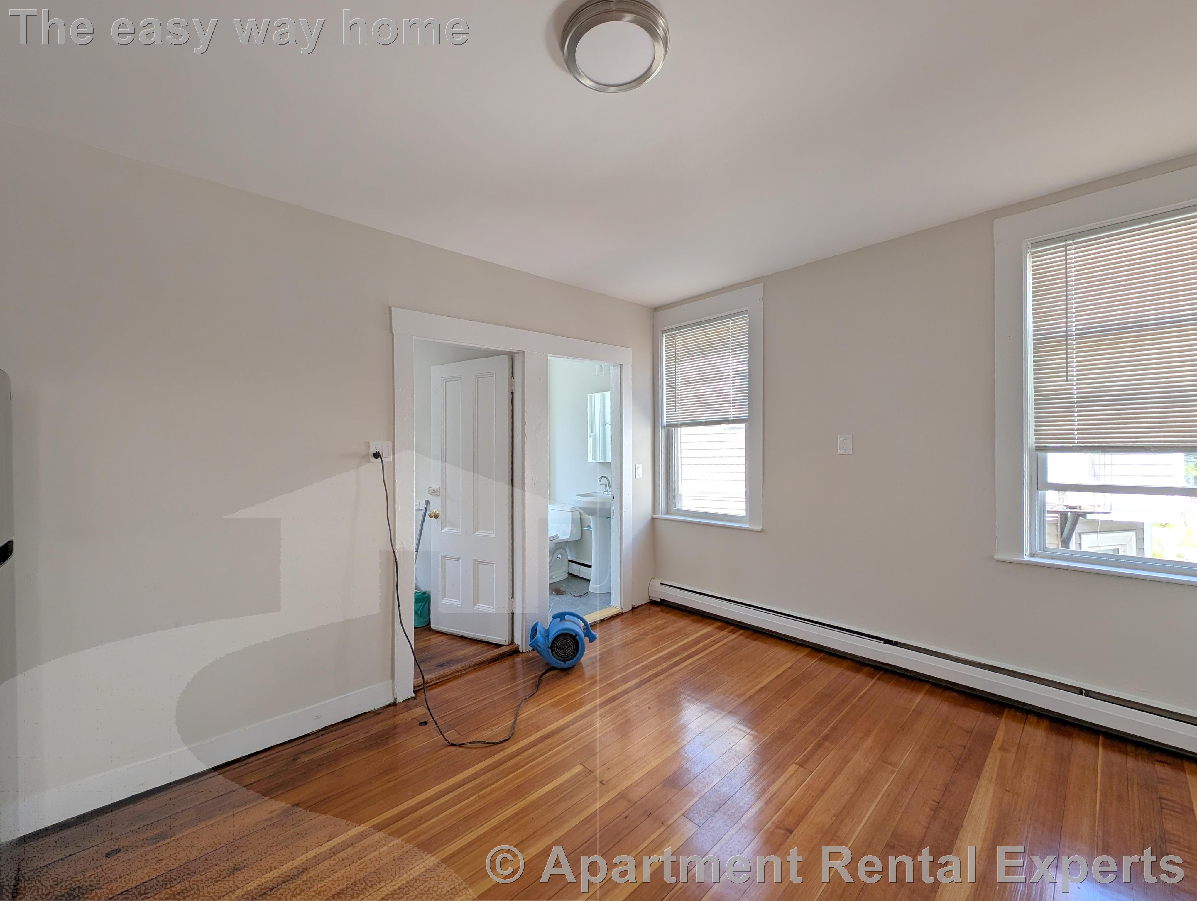 1 bed, 1 bath apartment for rent at 16R Warren Ave Unit 4, Union Square — photo 10 of 11