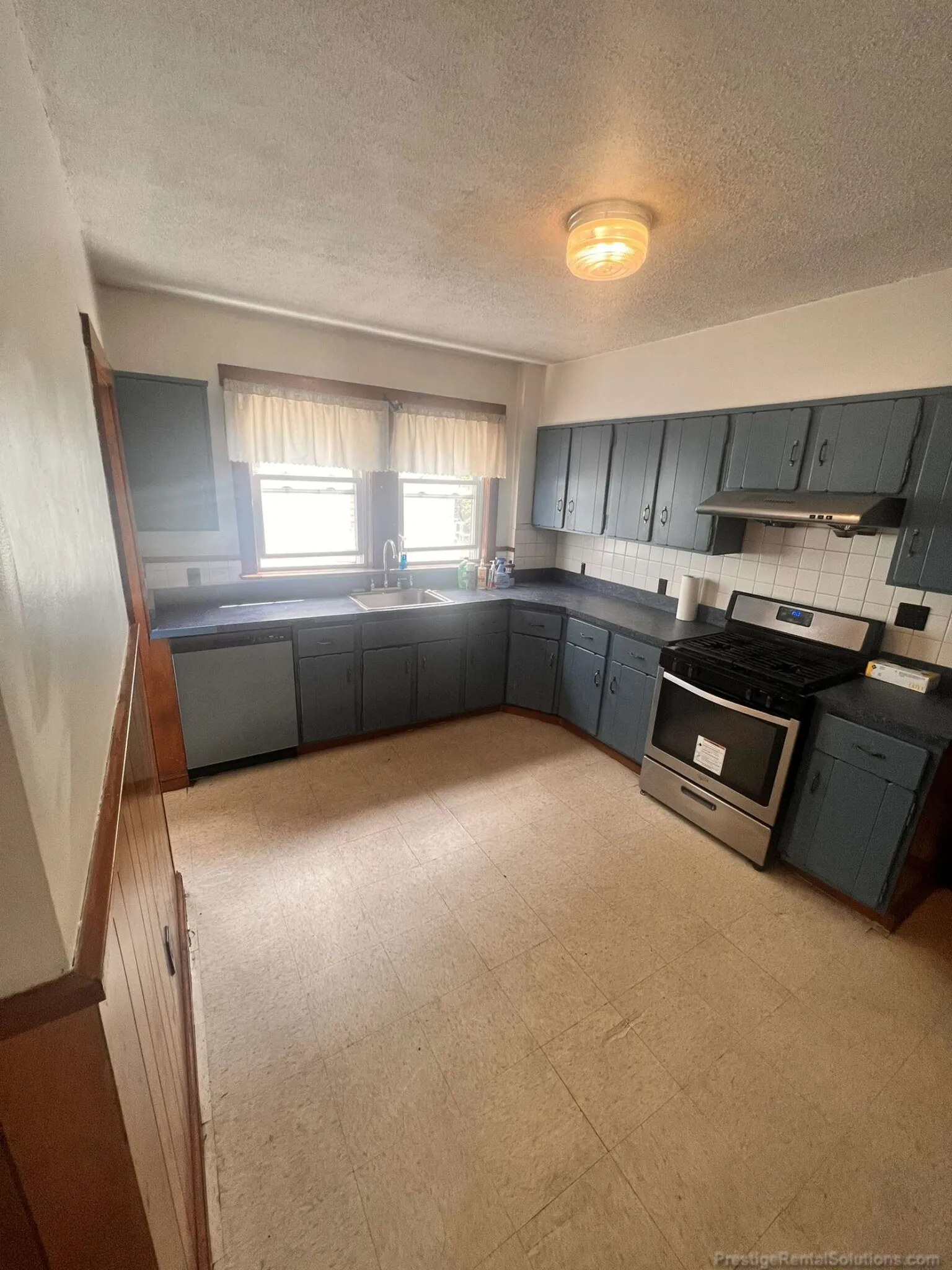 3 bed, 1 bath apartment for rent at 17-19 Morrow Rd Unit 1, Brighton — photo 1 of 13