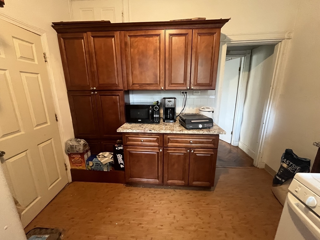 4 bed, 2 bath apartment for rent at 17-19 Putnam Ave Unit 17A, Riverside — photo 1 of 15