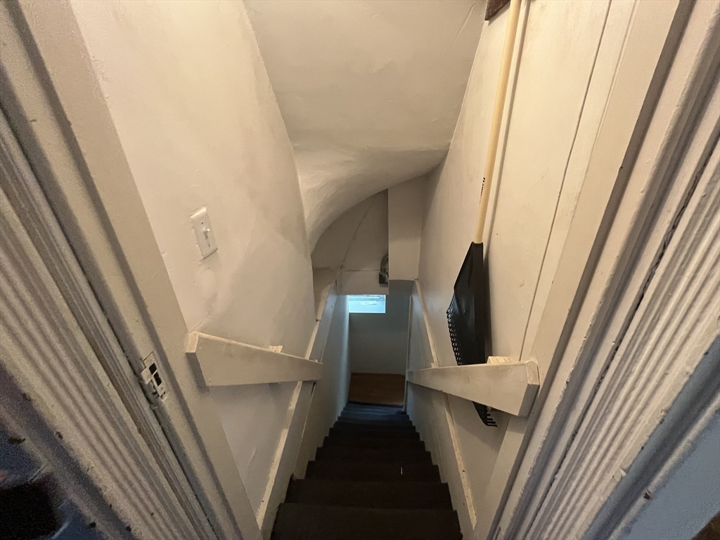 4 bed, 2 bath apartment for rent at 17-19 Putnam Ave Unit 17A, Riverside — photo 6 of 15