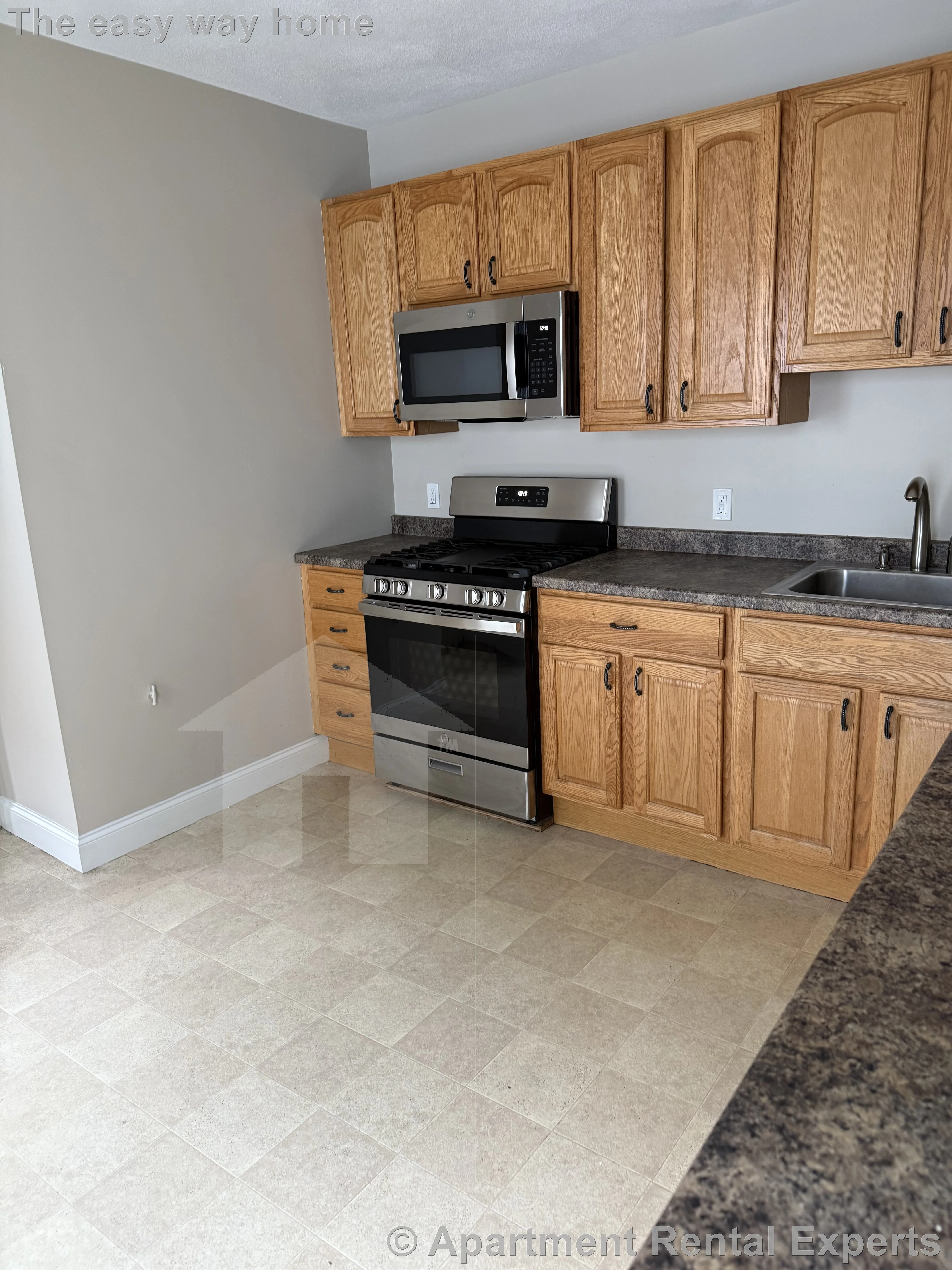 4 bed, 1 bath apartment for rent at 17-19 Westminster St, Teele Square — photo 14 of 25