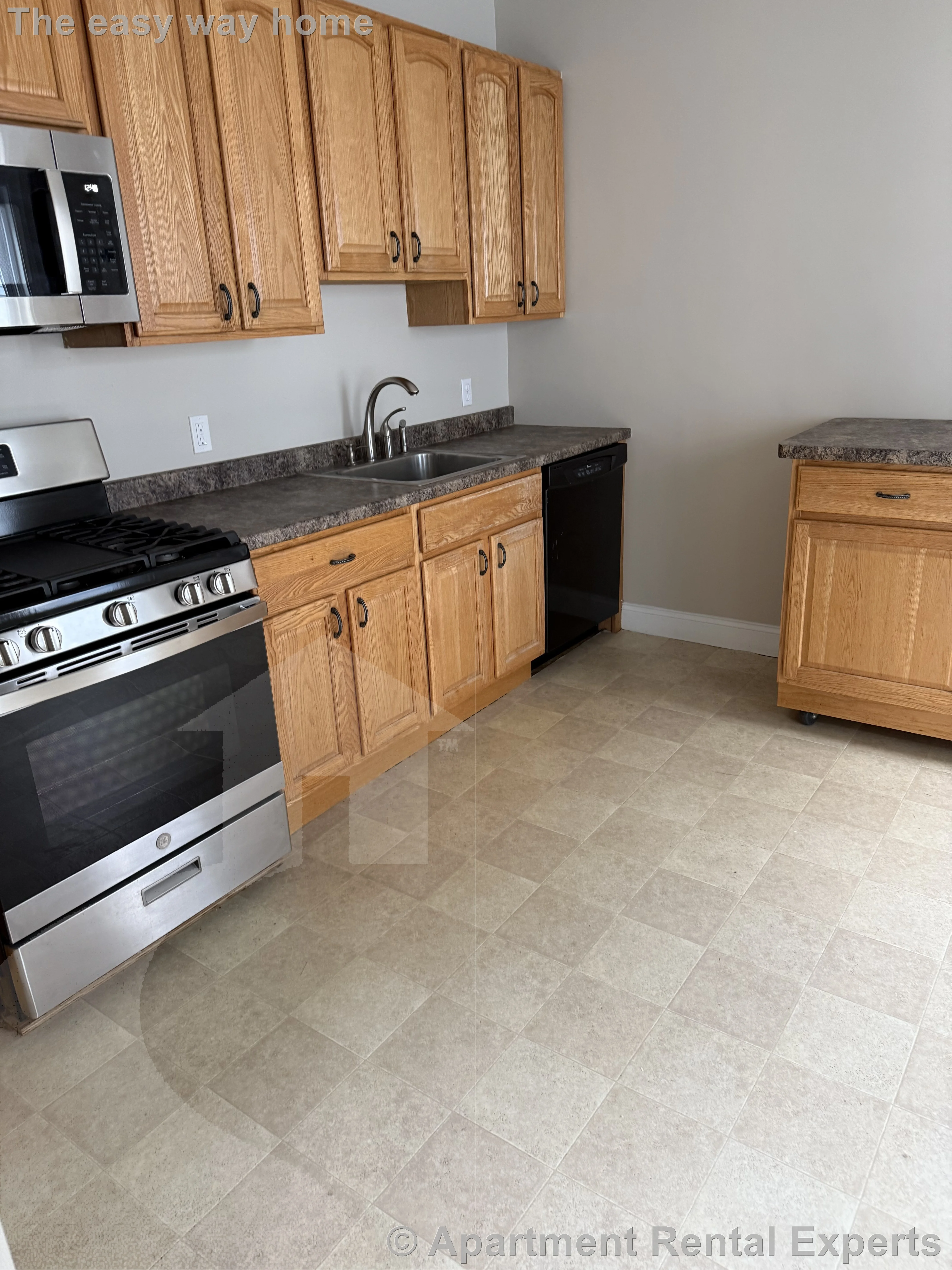 4 bed, 1 bath apartment for rent at 17-19 Westminster St, Teele Square — photo 12 of 25