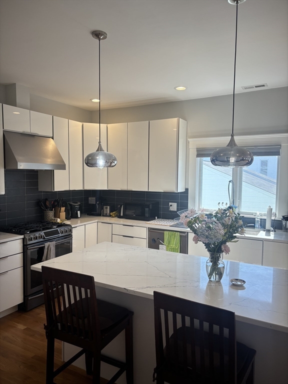 3 bed, 2 bath apartment for rent at 17-19 Wheeler St Unit 3, East Somerville — photo 1 of 10