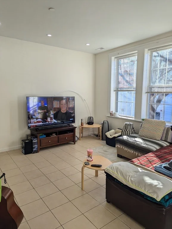 3 bed, 2 bath apartment for rent at 21 Salem St Unit 17A, Salem — photo 9 of 16