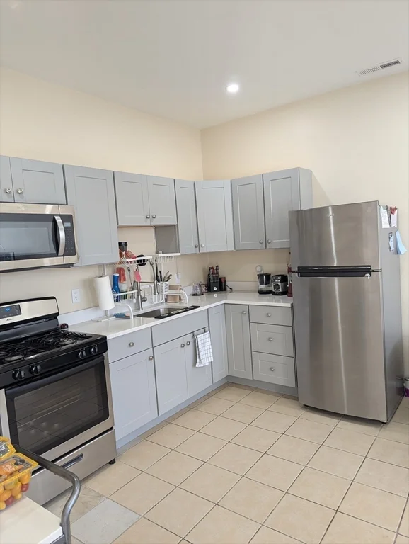 3 bed, 2 bath apartment for rent at 21 Salem St Unit 17A, Salem — photo 10 of 16