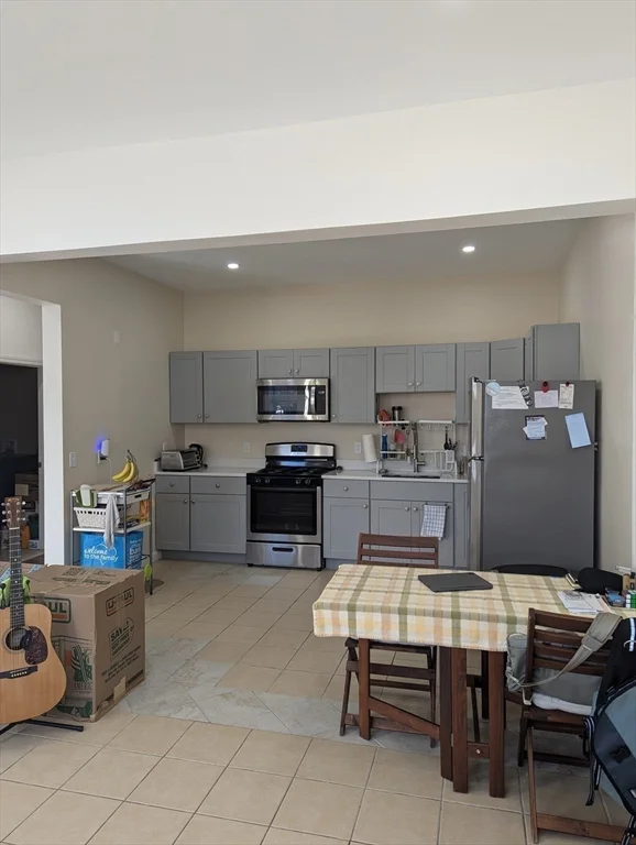 3 bed, 2 bath apartment for rent at 21 Salem St Unit 17A, Salem — photo 3 of 16