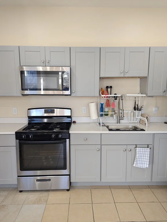 3 bed, 2 bath apartment for rent at 21 Salem St Unit 17A, Salem — photo 2 of 16