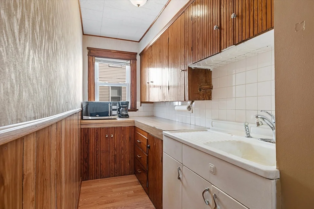 2 bed, 1 bath apartment for rent at 17 5th Ave Unit 1, Worcester — photo 18 of 32